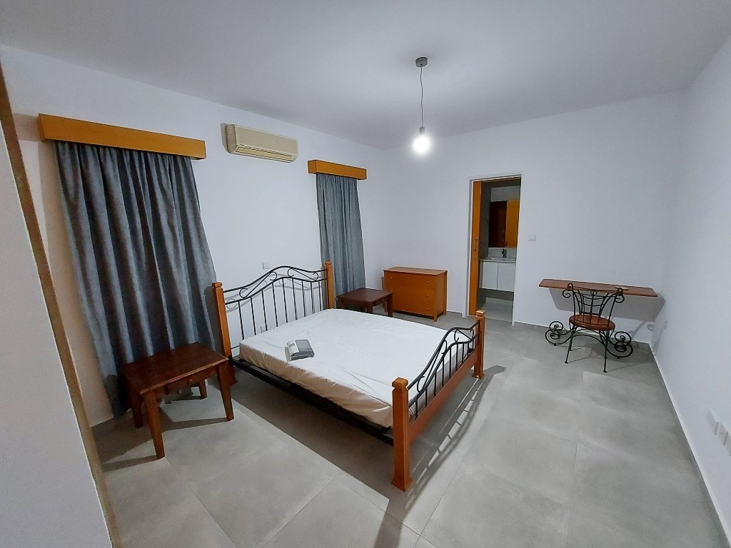 flat-bedroom-photo